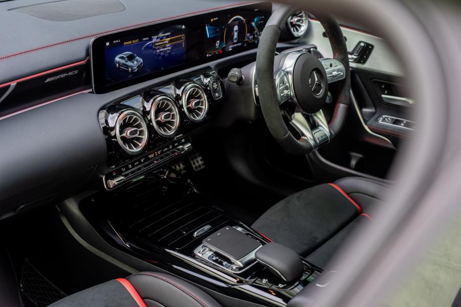 Интерьер Mercedes-AMG CLA45 S 4Matic+ (C118) 2020 года  (MY) (фото 18 из 38)
